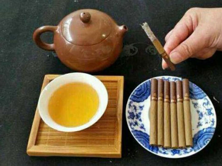 чай из трав и сигарета